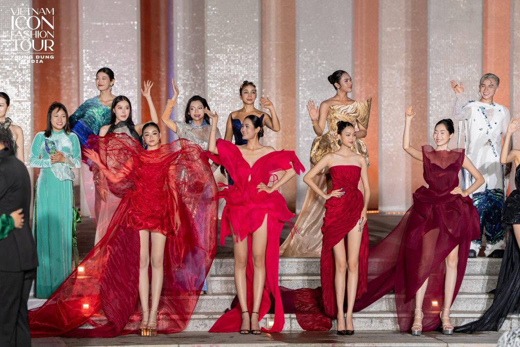 NTK Hoàng Minh Hà, NTK Châu Báo Ngọc Ngà trình làng BST mới tại "Vietnam Icon Fashion Tour 2025"- Ảnh 10. NTK Hoàng Minh Hà, NTK Châu Báo Ngọc Ngà trình làng BST mới tại "Vietnam Icon Fashion Tour 2025"- Ảnh 10.