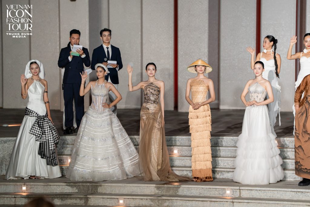 NTK Hoàng Minh Hà, NTK Châu Báo Ngọc Ngà trình làng BST mới tại "Vietnam Icon Fashion Tour 2025"- Ảnh 2. NTK Hoàng Minh Hà, NTK Châu Báo Ngọc Ngà trình làng BST mới tại "Vietnam Icon Fashion Tour 2025"- Ảnh 2.