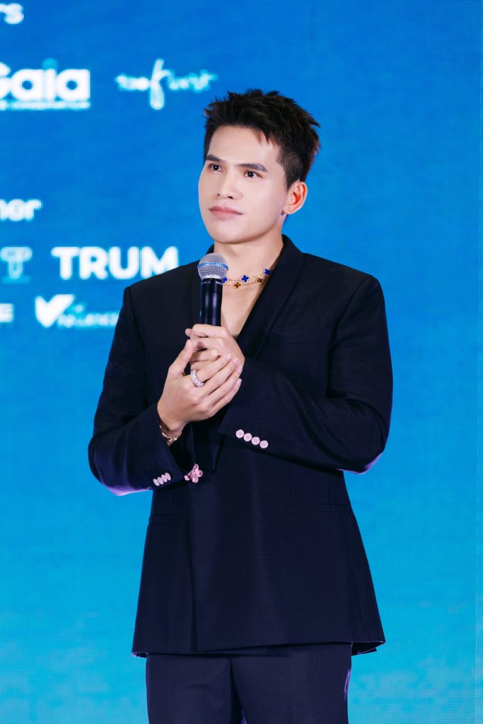 Quốc Thiên “so múi” với… Bùi Công Nam, quyết “ăn thua đủ” tại Live Concert SKYNOTE 2025- Ảnh 5. Quốc Thiên “so múi” với… Bùi Công Nam, quyết “ăn thua đủ” tại Live Concert SKYNOTE 2025- Ảnh 5.