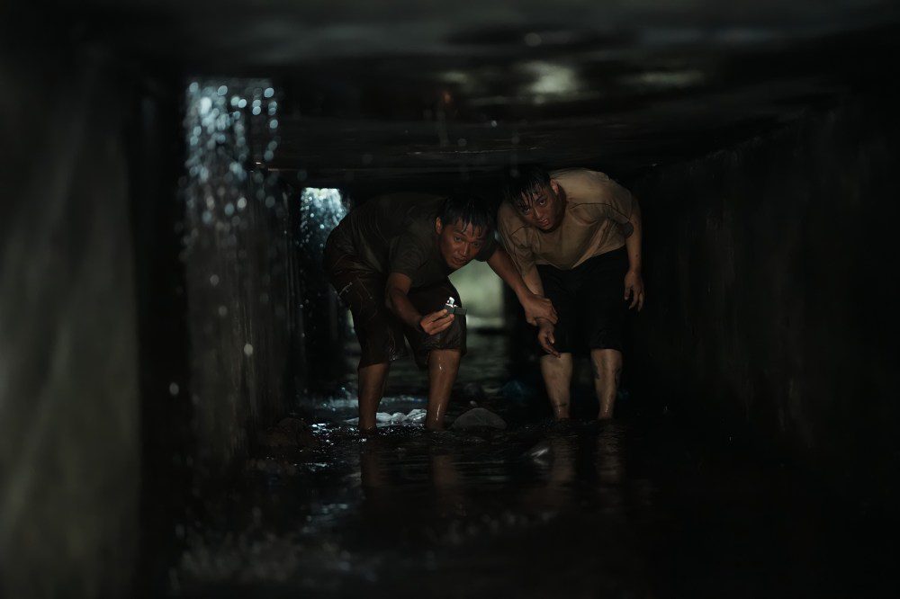 Thiên đường máu: Quang Tuấn, Hoài Lâm trở thành nạn nhân của giấc mơ "việc nhẹ lương cao"- Ảnh 2. Thiên đường máu: Quang Tuấn, Hoài Lâm trở thành nạn nhân của giấc mơ "việc nhẹ lương cao"- Ảnh 2.