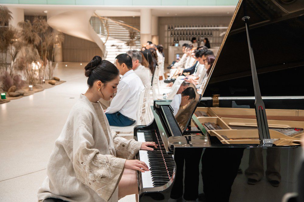 Á hậu Châu Anh, Hà Kino tôn vinh văn hóa người H’Mông qua thời trang gai dầu- Ảnh 1.