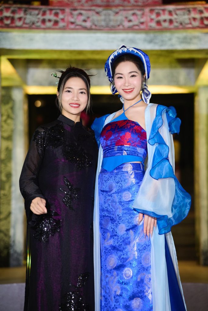 NTK Quyên Nguyễn trình làng BST Nguyệt Lụa Phồn Hoa tại Lễ hội Áo dài Du lịch Hà Nội 2025- Ảnh 7. NTK Quyên Nguyễn trình làng BST Nguyệt Lụa Phồn Hoa tại Lễ hội Áo dài Du lịch Hà Nội 2025- Ảnh 7.