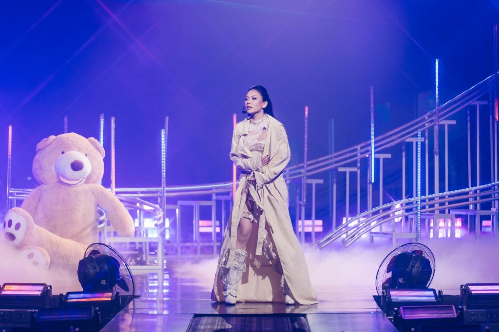 Hoa hậu Mai Phương ch&iacute;nh thức debut l&agrave;m ca sĩ, tung Album đầu tay hợp t&aacute;c c&ugrave;ng DTAP- Ảnh 4.