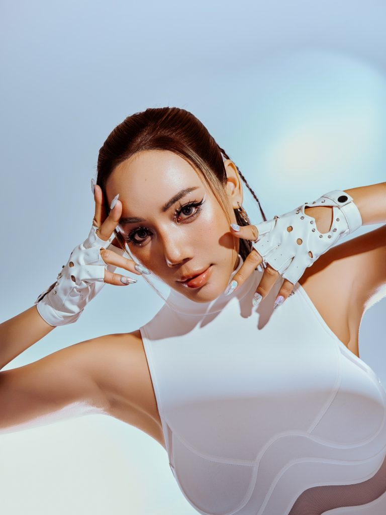 Cloudy – nữ ca sĩ EDM Việt Nam đầu tiên góp mặt tại sân khấu Ravolution là ai?- Ảnh 1. Cloudy – nữ ca sĩ EDM Việt Nam đầu tiên góp mặt tại sân khấu Ravolution là ai?- Ảnh 1.