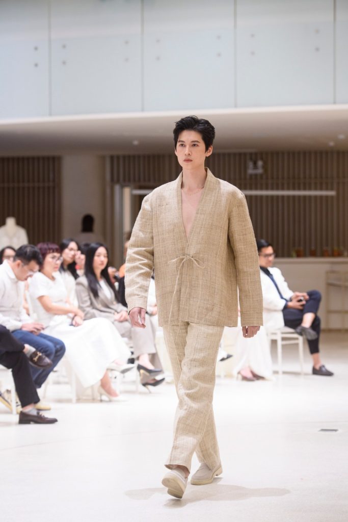 Á hậu Châu Anh, Hà Kino tôn vinh văn hóa người H’Mông qua thời trang gai dầu- Ảnh 4.