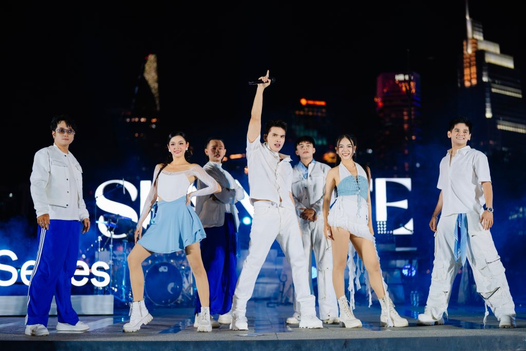 Quốc Thi&ecirc;n song ca c&ugrave;ng Jun Phạm, l&agrave;m mini livestage &ldquo;h&acirc;m n&oacute;ng&rdquo; Live Concert SKYNote- Ảnh 6.