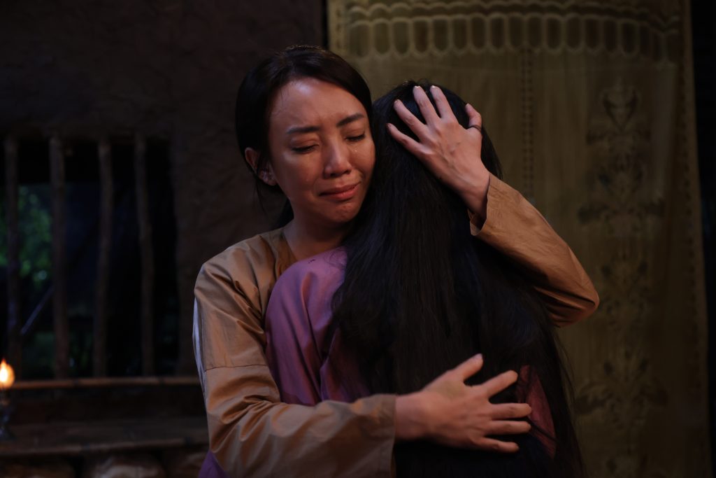 Sau "Nụ hôn bạc tỷ", Thu Trang tiếp tục mang đến câu chuyện về tình chị em trong "Ai thương ai mến"- Ảnh 7. Sau "Nụ hôn bạc tỷ", Thu Trang tiếp tục mang đến câu chuyện về tình chị em trong "Ai thương ai mến"- Ảnh 7.