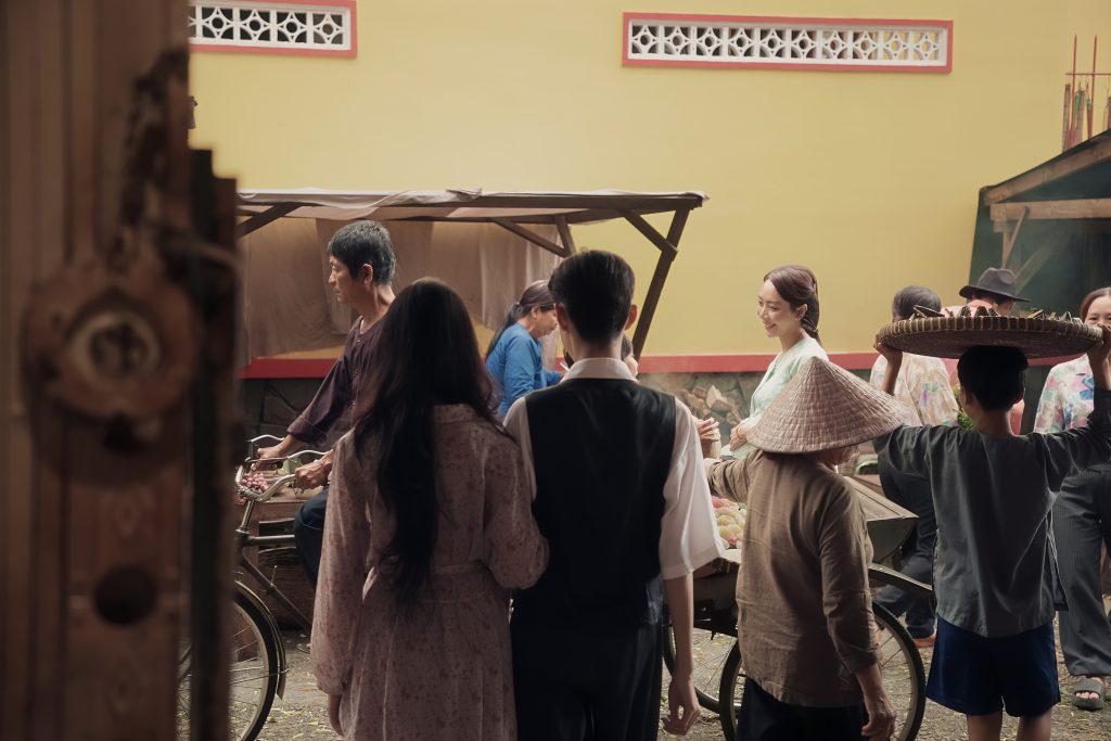 Thu Trang "chơi lớn" l&agrave;m sống lại khu phố sầm uất - T&acirc;n Ch&acirc;u, huy động diễn vi&ecirc;n quần ch&uacute;ng h&ugrave;ng hậu trong "Ai thương ai mến"- Ảnh 3.