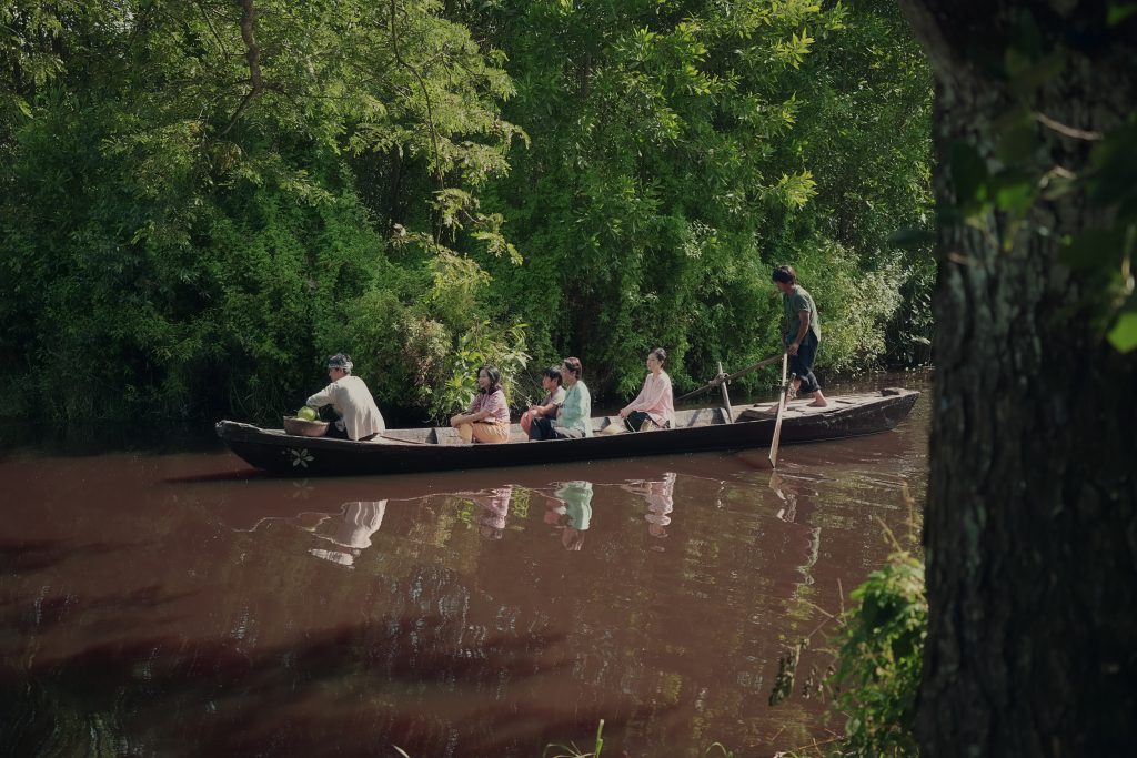 Thu Trang "chơi lớn" l&agrave;m sống lại khu phố sầm uất - T&acirc;n Ch&acirc;u, huy động diễn vi&ecirc;n quần ch&uacute;ng h&ugrave;ng hậu trong "Ai thương ai mến"- Ảnh 4.
