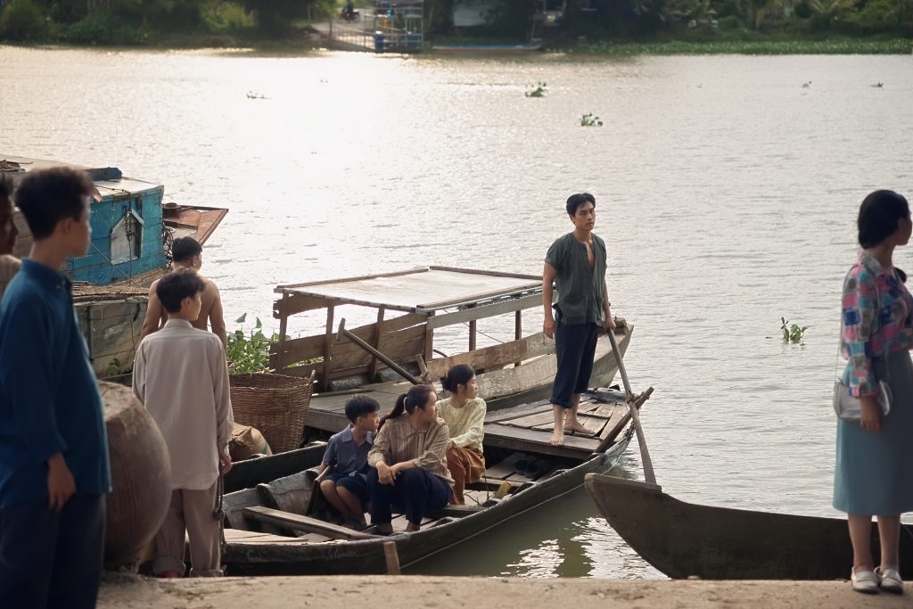 Thu Trang "chơi lớn" l&agrave;m sống lại khu phố sầm uất - T&acirc;n Ch&acirc;u, huy động diễn vi&ecirc;n quần ch&uacute;ng h&ugrave;ng hậu trong "Ai thương ai mến"- Ảnh 5.