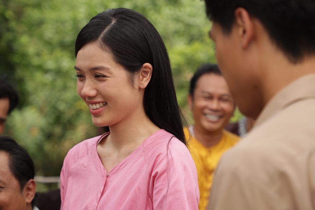 Sau "Nụ hôn bạc tỷ", Thu Trang tiếp tục mang đến câu chuyện về tình chị em trong "Ai thương ai mến"- Ảnh 5. Sau "Nụ hôn bạc tỷ", Thu Trang tiếp tục mang đến câu chuyện về tình chị em trong "Ai thương ai mến"- Ảnh 5.