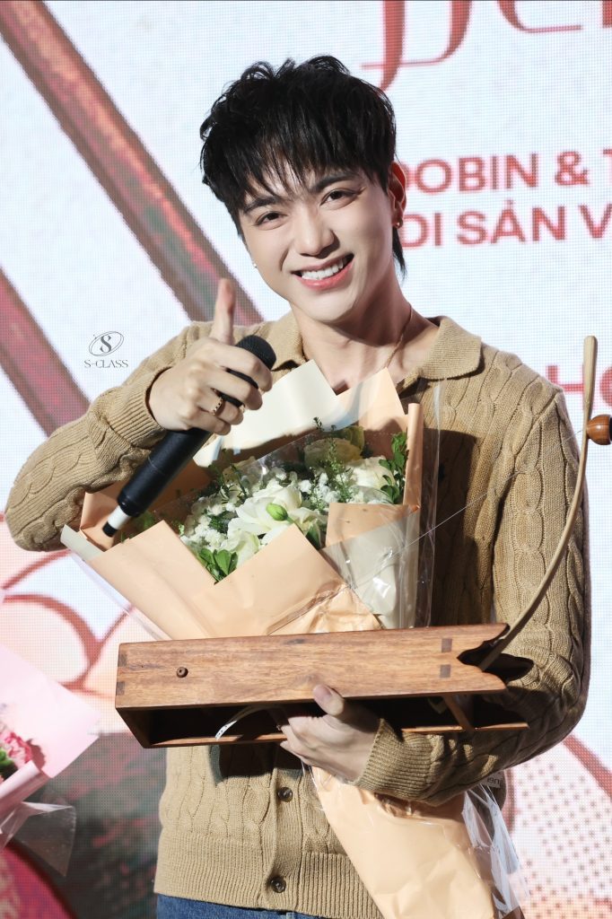 SOOBIN đưa Xẩm cổ truyền đến gần hơn với Gen Z thông qua dự án "Xẩm đến trường"- Ảnh 4. SOOBIN đưa Xẩm cổ truyền đến gần hơn với Gen Z thông qua dự án "Xẩm đến trường"- Ảnh 4.