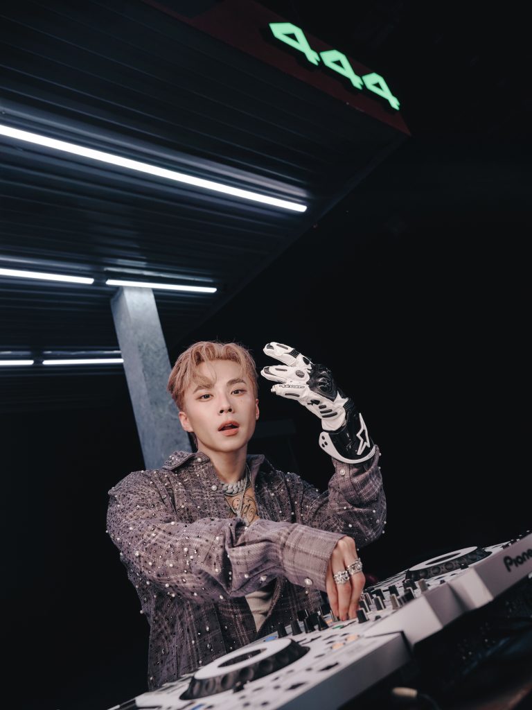 WOKEUP ra mắt full set Performance Video cho EP đầu tay, Orange xuất hiện đầy cuốn h&uacute;t- Ảnh 6.