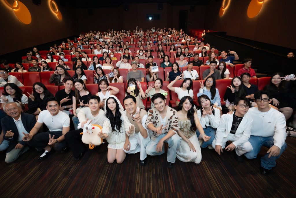 "Hoàng tử quỷ" giành Top 1 phim Việt cuối tuần, chuẩn bị đổ bộ miền Tây với chuỗi “cinetour” toàn mỹ nam - Ảnh 5. "Hoàng tử quỷ" giành Top 1 phim Việt cuối tuần, chuẩn bị đổ bộ miền Tây với chuỗi “cinetour” toàn mỹ nam - Ảnh 5.