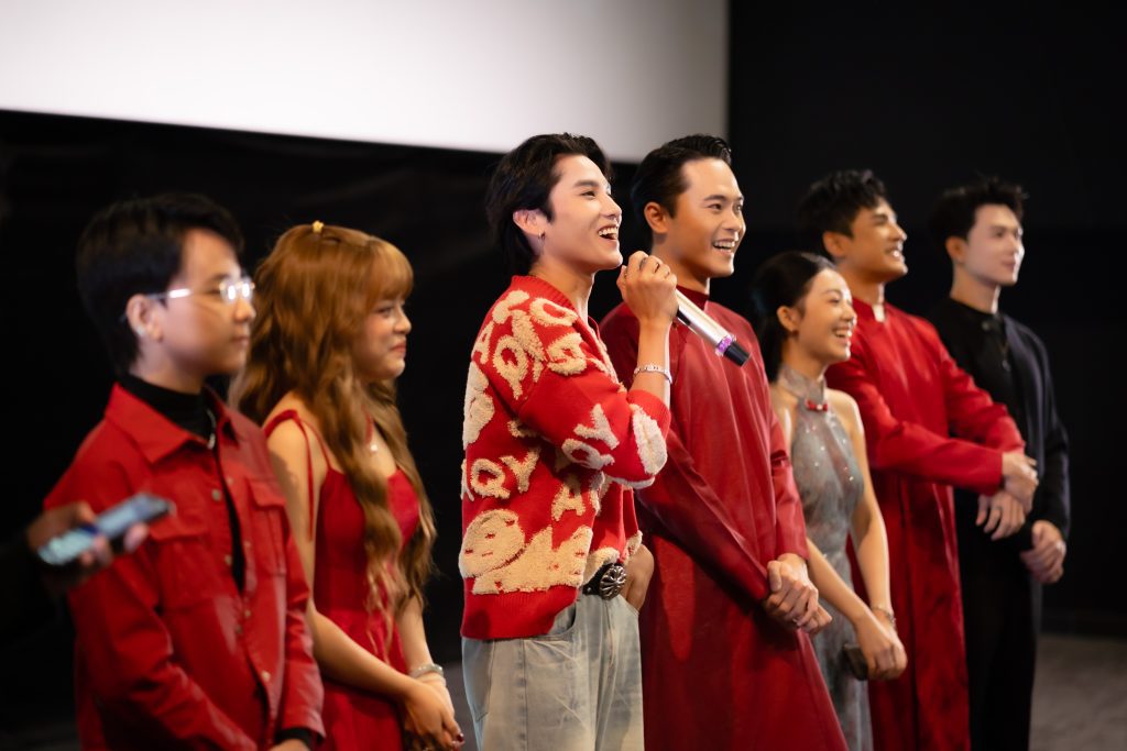 "Hoàng tử quỷ" giành Top 1 phim Việt cuối tuần, chuẩn bị đổ bộ miền Tây với chuỗi “cinetour” toàn mỹ nam - Ảnh 2. "Hoàng tử quỷ" giành Top 1 phim Việt cuối tuần, chuẩn bị đổ bộ miền Tây với chuỗi “cinetour” toàn mỹ nam - Ảnh 2.