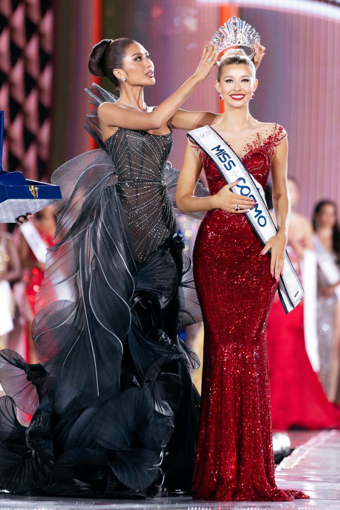 Đại diện USA - Yolina Lindquist ch&iacute;nh thức đăng quang Miss Cosmo 2025- Ảnh 12.