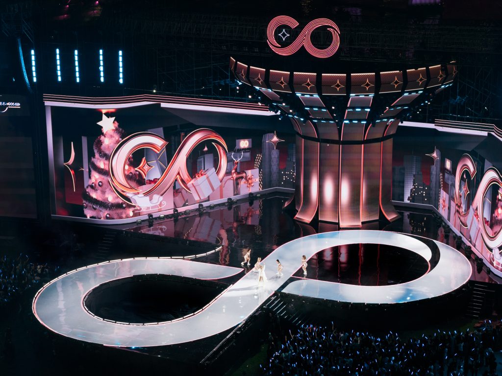 D&agrave;n nghệ sĩ quốc tế v&agrave; Việt Nam "đốt ch&aacute;y" s&acirc;n khấu Cosmo Beauty Music Fest- Ảnh 1.