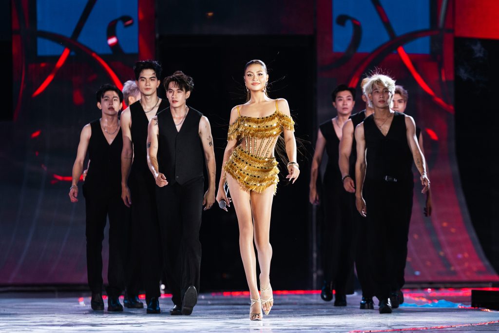 D&agrave;n nghệ sĩ quốc tế v&agrave; Việt Nam "đốt ch&aacute;y" s&acirc;n khấu Cosmo Beauty Music Fest- Ảnh 11.