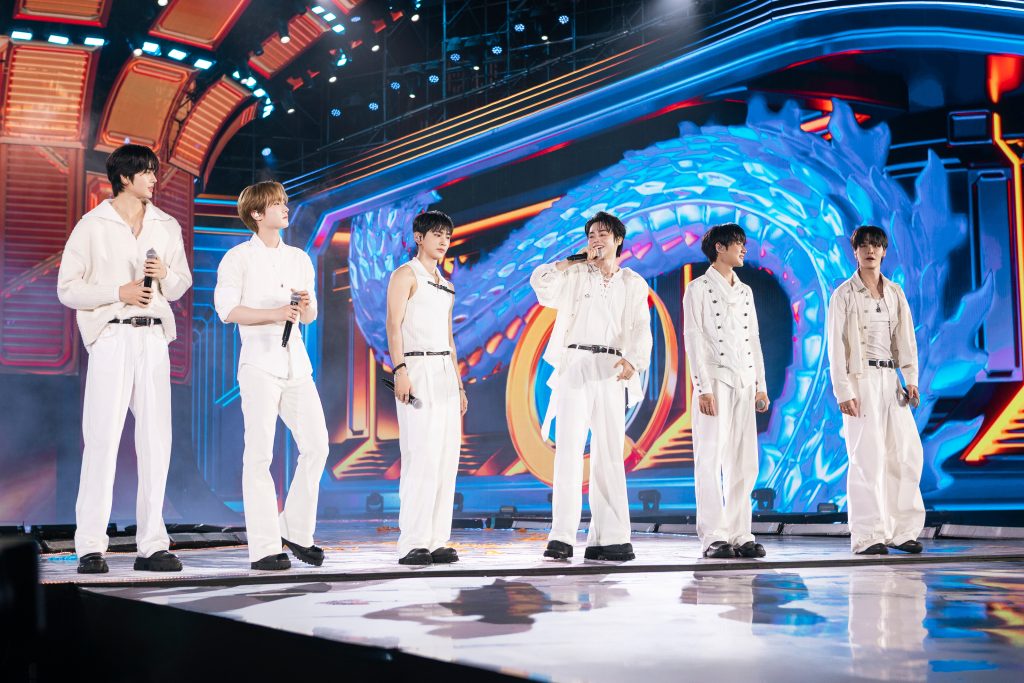 D&agrave;n nghệ sĩ quốc tế v&agrave; Việt Nam "đốt ch&aacute;y" s&acirc;n khấu Cosmo Beauty Music Fest- Ảnh 15.