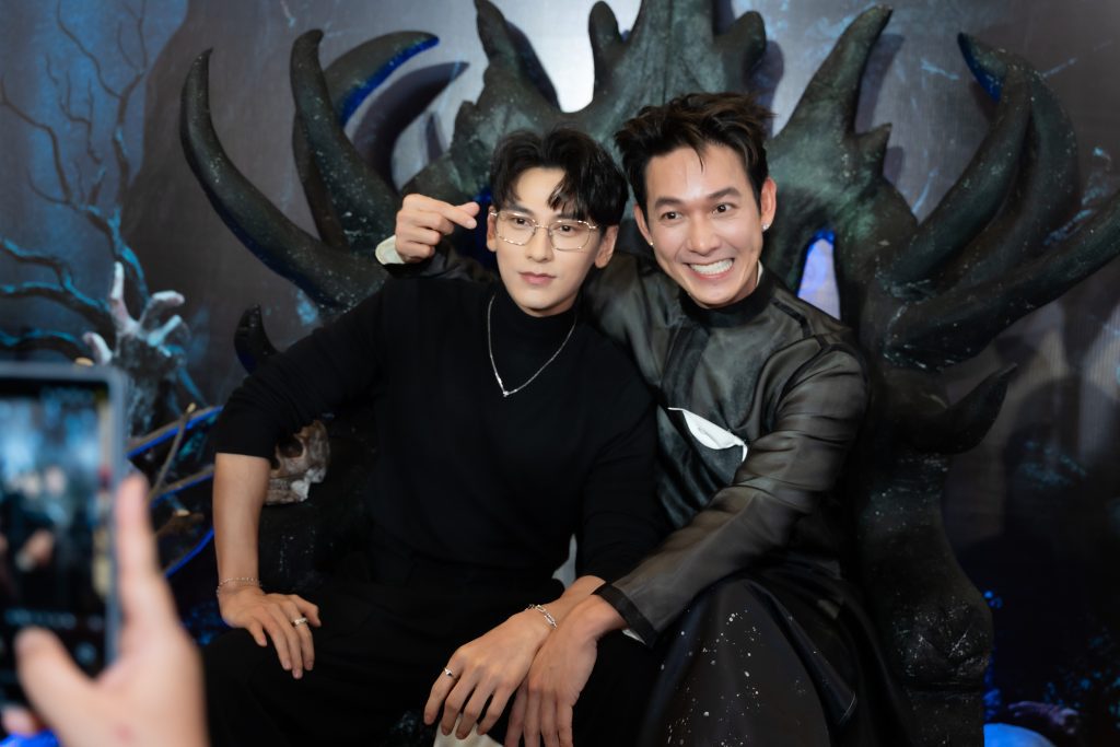 Thảm đỏ công chiếu "Hoàng tử quỷ" cực hot: Dàn “anh trai” đổ bộ, loạt cái tên đình đám hội ngộ- Ảnh 4.