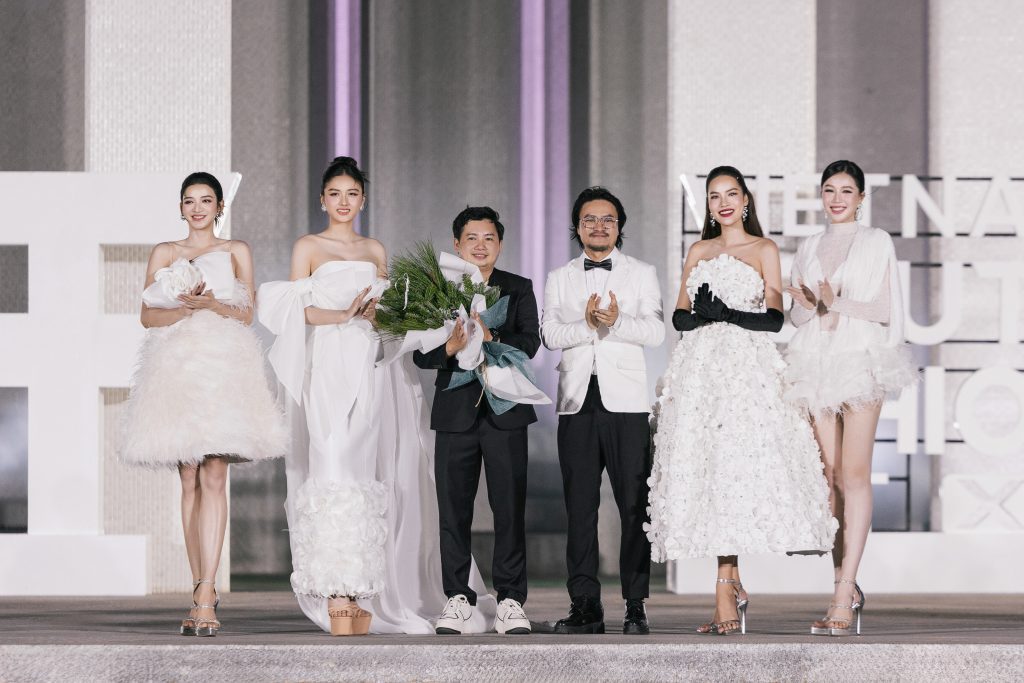 Thanh Hằng - Hoàng Thuỳ - Võ Hoàng Yến hội ngộ, đọ sắc vóc cùng dàn hoa - á hậu tại Vietnam Beauty Fashion Fest XIII- Ảnh 6. Thanh Hằng - Hoàng Thuỳ - Võ Hoàng Yến hội ngộ, đọ sắc vóc cùng dàn hoa - á hậu tại Vietnam Beauty Fashion Fest XIII- Ảnh 6.