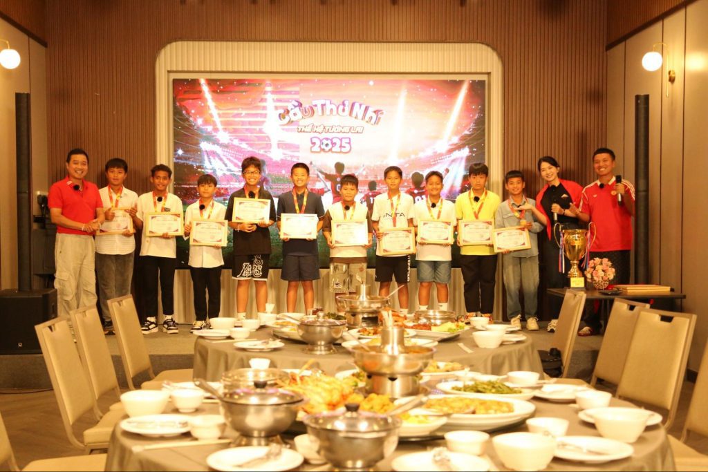 HLV Kim Sang Sik d&agrave;nh t&acirc;m huyết cho Cầu thủ nh&iacute; 2025, kỳ vọng sẽ c&oacute; những Quang Hải - Duy Mạnh trong tương lai- Ảnh 5.