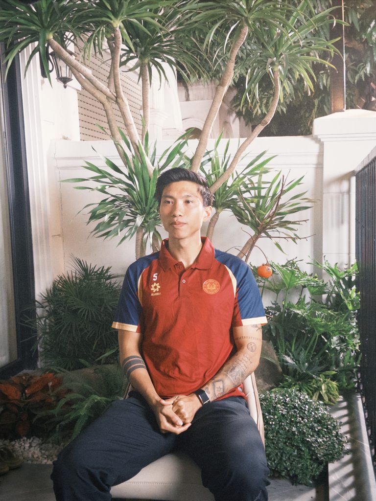 Đo&agrave;n Văn Hậu xuất hiện trong dự &aacute;n &acirc;m nhạc mới của DTAP c&ugrave;ng ca sĩ Ho&agrave;ng B&aacute;ch v&agrave; Phương Thanh- Ảnh 2.