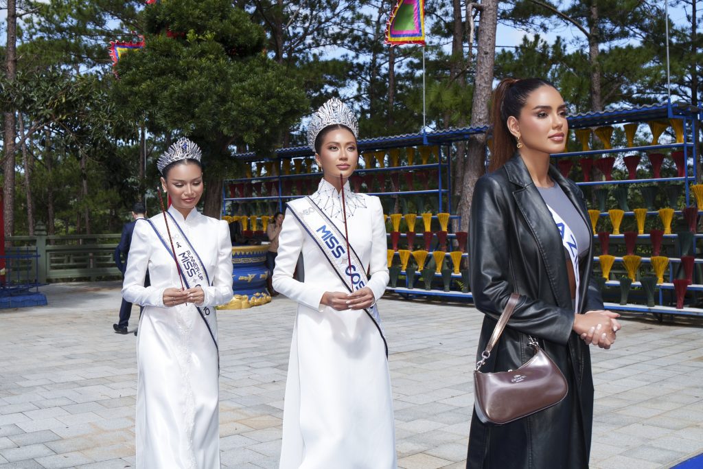 Dàn mỹ nhân Miss Cosmo 2025 mang sắc màu Carnival lên sân khấu Lễ hội trà quốc tế 2025- Ảnh 2. Dàn mỹ nhân Miss Cosmo 2025 mang sắc màu Carnival lên sân khấu Lễ hội trà quốc tế 2025- Ảnh 2.