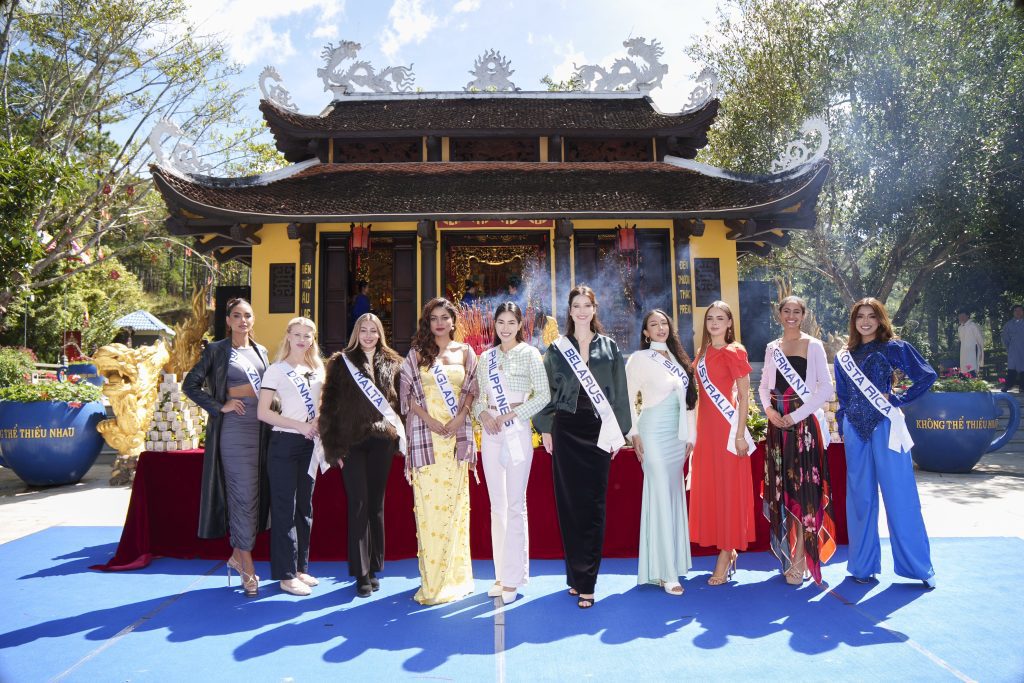 Dàn mỹ nhân Miss Cosmo 2025 mang sắc màu Carnival lên sân khấu Lễ hội trà quốc tế 2025- Ảnh 1. Dàn mỹ nhân Miss Cosmo 2025 mang sắc màu Carnival lên sân khấu Lễ hội trà quốc tế 2025- Ảnh 1.