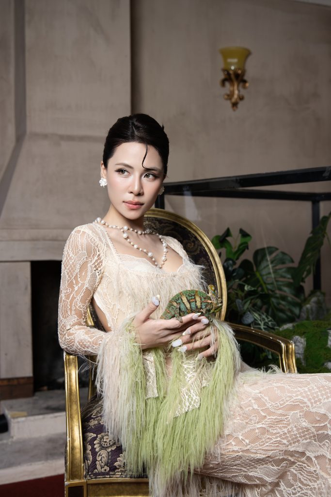 Hà Nhi rời vùng an toàn ballad, ra nhạc “tưng tửng” mang màu sắc retro với MV "Mình nên là tri kỷ"- Ảnh 2. Hà Nhi rời vùng an toàn ballad, ra nhạc “tưng tửng” mang màu sắc retro với MV "Mình nên là tri kỷ"- Ảnh 2.