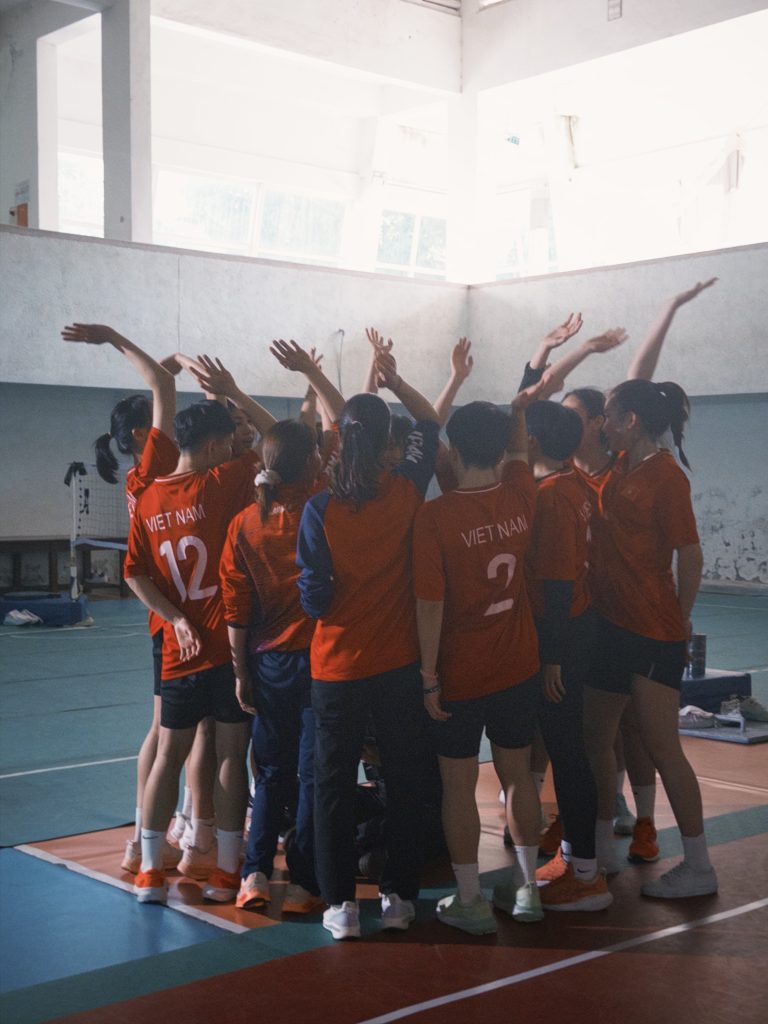 Đo&agrave;n Văn Hậu xuất hiện trong dự &aacute;n &acirc;m nhạc mới của DTAP c&ugrave;ng ca sĩ Ho&agrave;ng B&aacute;ch v&agrave; Phương Thanh- Ảnh 5.