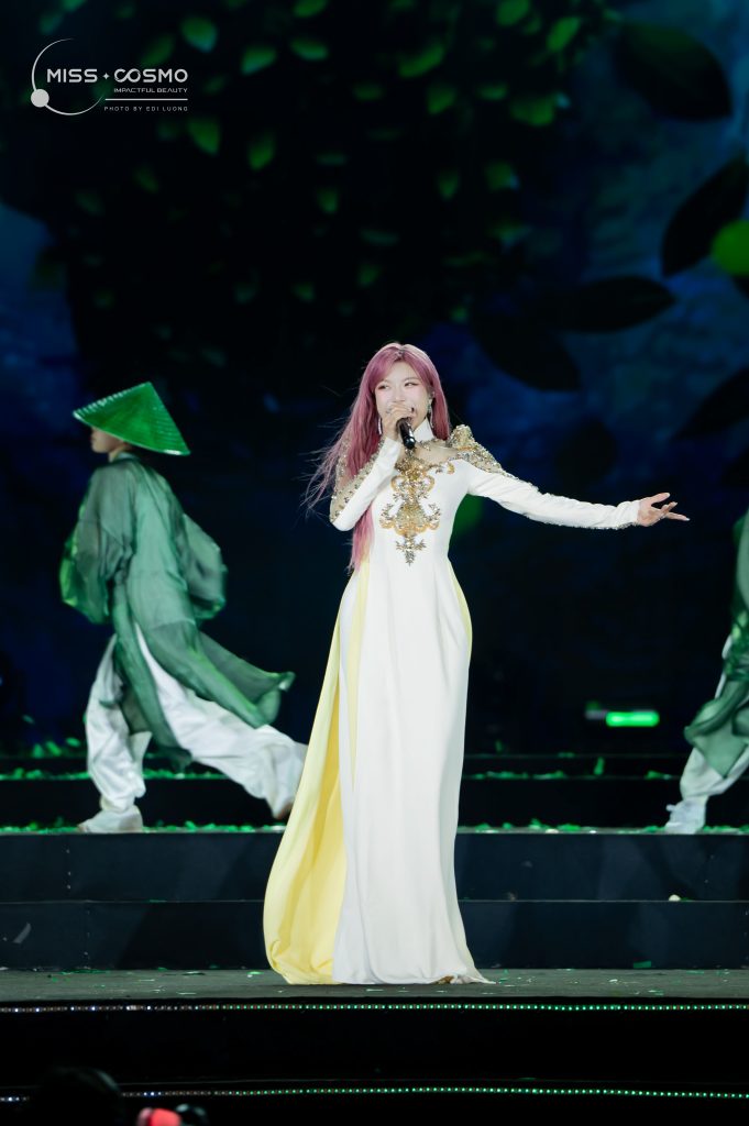 Dàn mỹ nhân Miss Cosmo 2025 mang sắc màu Carnival lên sân khấu Lễ hội trà quốc tế 2025- Ảnh 3. Dàn mỹ nhân Miss Cosmo 2025 mang sắc màu Carnival lên sân khấu Lễ hội trà quốc tế 2025- Ảnh 3.