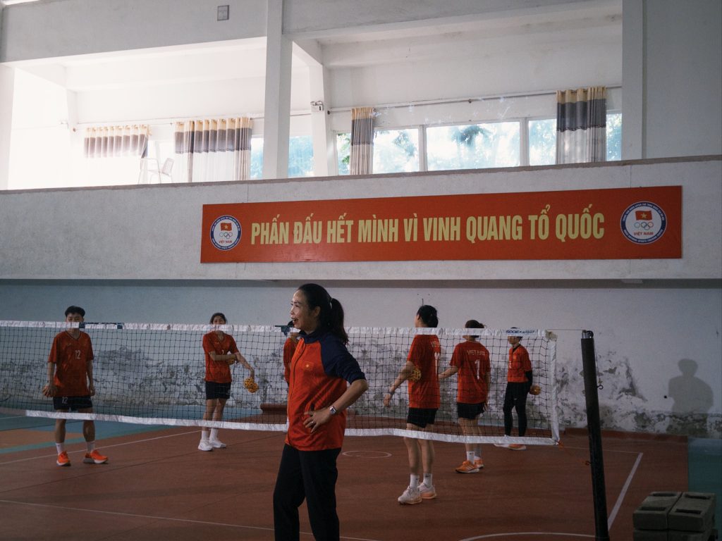 Đo&agrave;n Văn Hậu xuất hiện trong dự &aacute;n &acirc;m nhạc mới của DTAP c&ugrave;ng ca sĩ Ho&agrave;ng B&aacute;ch v&agrave; Phương Thanh- Ảnh 6.