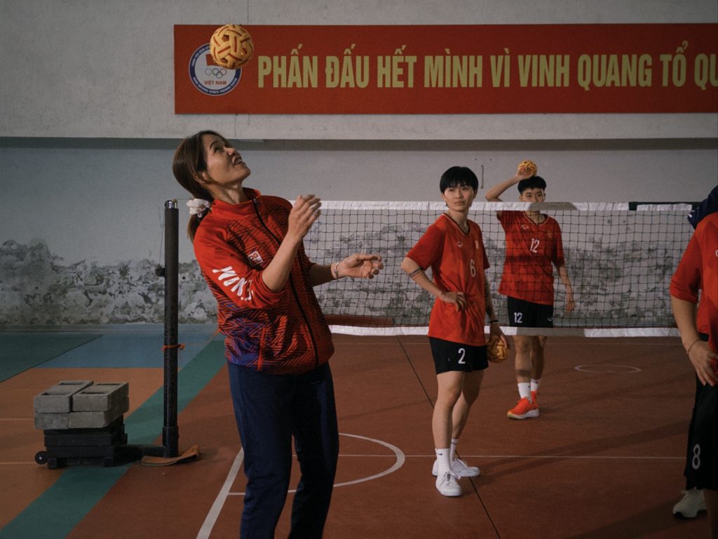 Đo&agrave;n Văn Hậu xuất hiện trong dự &aacute;n &acirc;m nhạc mới của DTAP c&ugrave;ng ca sĩ Ho&agrave;ng B&aacute;ch v&agrave; Phương Thanh- Ảnh 4.