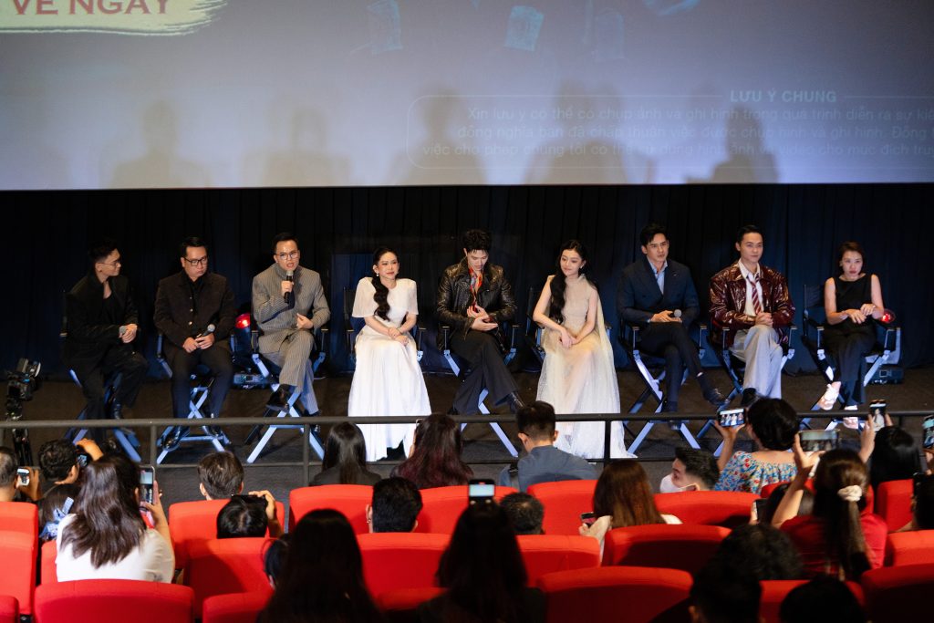 Thảm đỏ công chiếu "Hoàng tử quỷ" cực hot: Dàn “anh trai” đổ bộ, loạt cái tên đình đám hội ngộ- Ảnh 1.