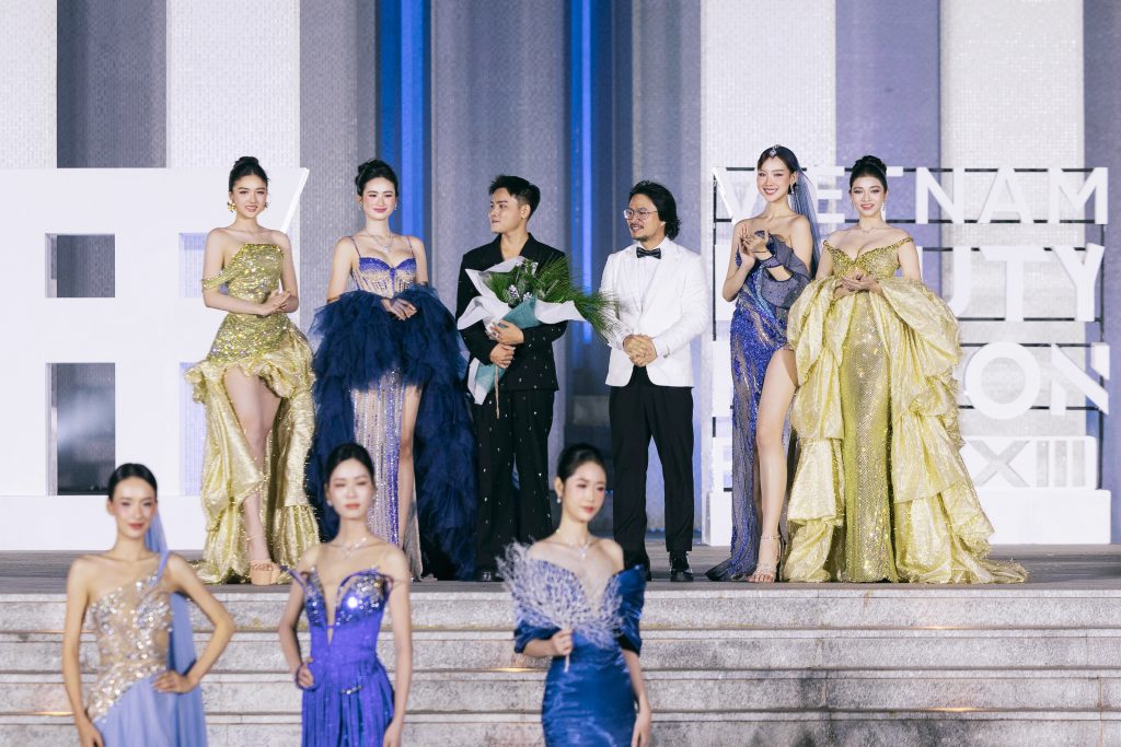 Thanh Hằng - Hoàng Thuỳ - Võ Hoàng Yến hội ngộ, đọ sắc vóc cùng dàn hoa - á hậu tại Vietnam Beauty Fashion Fest XIII- Ảnh 10. Thanh Hằng - Hoàng Thuỳ - Võ Hoàng Yến hội ngộ, đọ sắc vóc cùng dàn hoa - á hậu tại Vietnam Beauty Fashion Fest XIII- Ảnh 10.