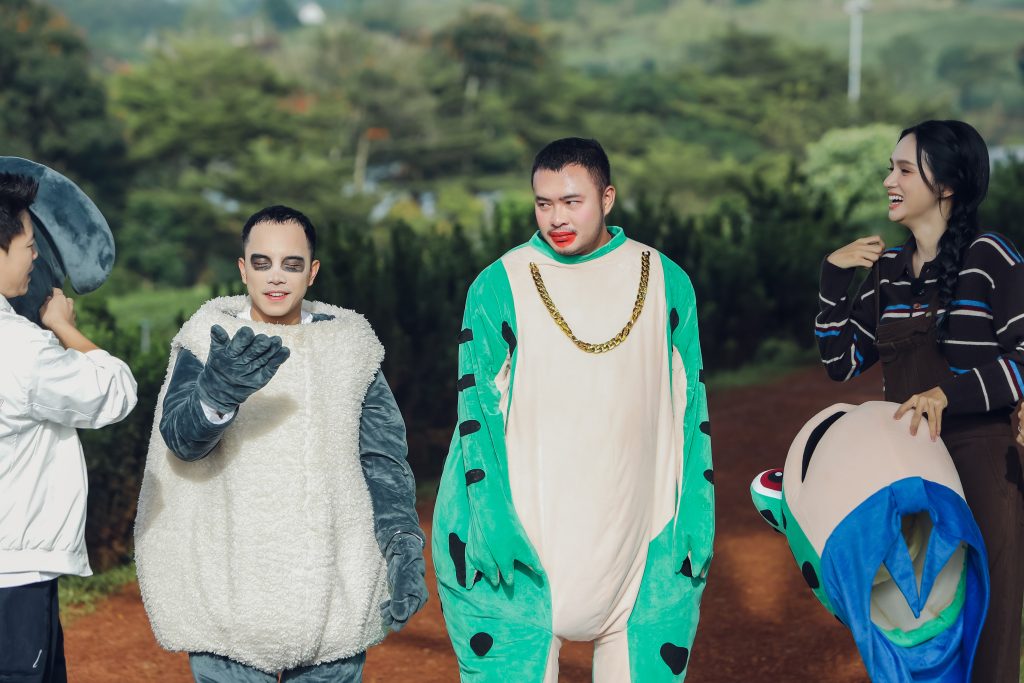 Hàng xóm mới: Ninh Anh Bùi - Tuấn Ngọc lần đầu làm đội trưởng, An Trương bị xa lánh vì bóng nghiệp- Ảnh 2. Hàng xóm mới: Ninh Anh Bùi - Tuấn Ngọc lần đầu làm đội trưởng, An Trương bị xa lánh vì bóng nghiệp- Ảnh 2.