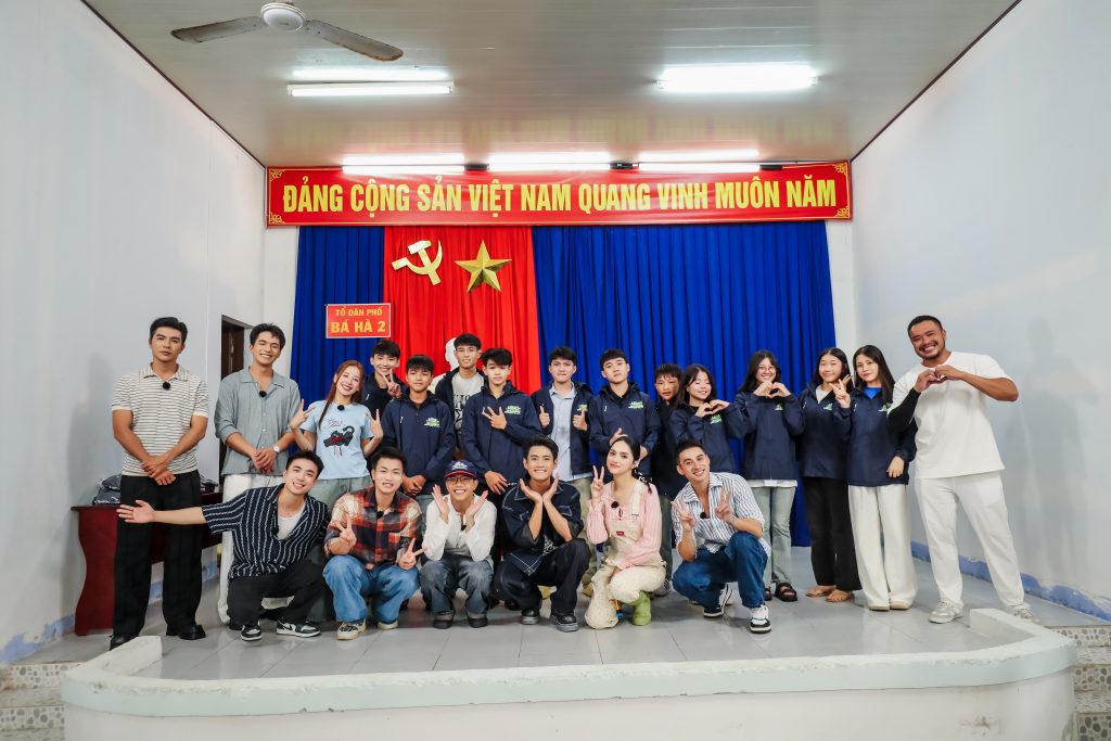 "Hàng xóm mới" tập 8: Nguyễn Tùng Dương liên tục chiến thắng, dàn cast đội mưa vì học bổng dành cho trẻ em- Ảnh 7. "Hàng xóm mới" tập 8: Nguyễn Tùng Dương liên tục chiến thắng, dàn cast đội mưa vì học bổng dành cho trẻ em- Ảnh 7.