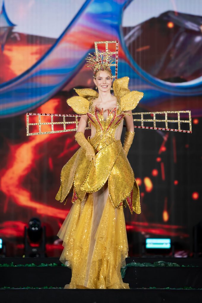 Dàn mỹ nhân Miss Cosmo 2025 mang sắc màu Carnival lên sân khấu Lễ hội trà quốc tế 2025- Ảnh 10. Dàn mỹ nhân Miss Cosmo 2025 mang sắc màu Carnival lên sân khấu Lễ hội trà quốc tế 2025- Ảnh 10.