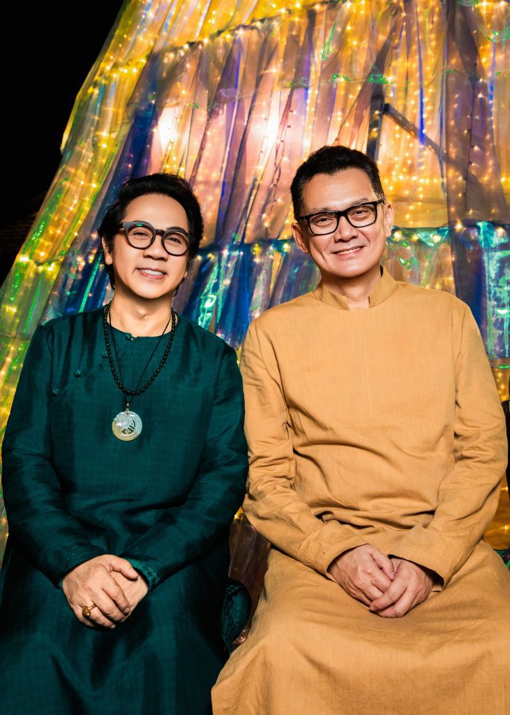 NSND Trịnh Kim Chi, MC Quỳnh Hoa diễn &aacute;o d&agrave;i tại show thời trang kỷ niệm 3 thập kỷ l&agrave;m nghề của NTK V&otilde; Việt Chung- Ảnh 2.