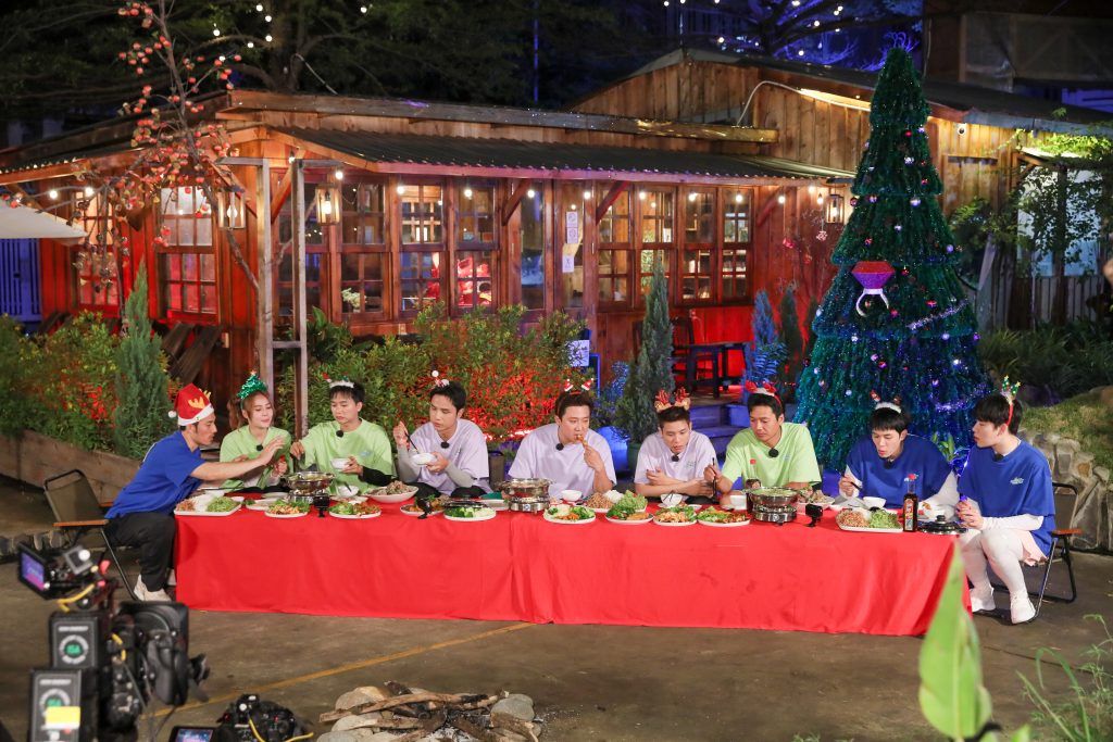 "Running man Vietnam mùa 3" tập 11: Quân A.P lật mặt ngoạn mục, Trấn Thành "khóc không thành tiếng" tại phòng thẩm vấn- Ảnh 1.