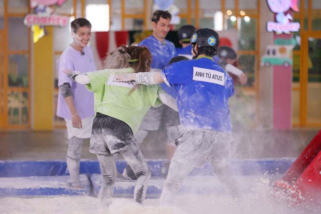 "Running man Vietnam mùa 3" tập 11: Quân A.P lật mặt ngoạn mục, Trấn Thành "khóc không thành tiếng" tại phòng thẩm vấn- Ảnh 3.