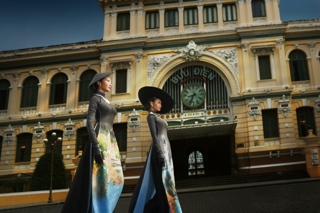 Top 2 Miss Cosmo 2024 hóa "Cô Ba Sài Gòn", quảng bá văn hóa Việt trước thềm khép lại nhiệm kỳ rực rỡ- Ảnh 6. Top 2 Miss Cosmo 2024 hóa "Cô Ba Sài Gòn", quảng bá văn hóa Việt trước thềm khép lại nhiệm kỳ rực rỡ- Ảnh 6.