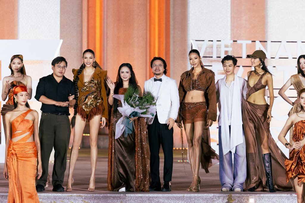 Thanh Hằng - Hoàng Thuỳ - Võ Hoàng Yến hội ngộ, đọ sắc vóc cùng dàn hoa - á hậu tại Vietnam Beauty Fashion Fest XIII- Ảnh 1. Thanh Hằng - Hoàng Thuỳ - Võ Hoàng Yến hội ngộ, đọ sắc vóc cùng dàn hoa - á hậu tại Vietnam Beauty Fashion Fest XIII- Ảnh 1.