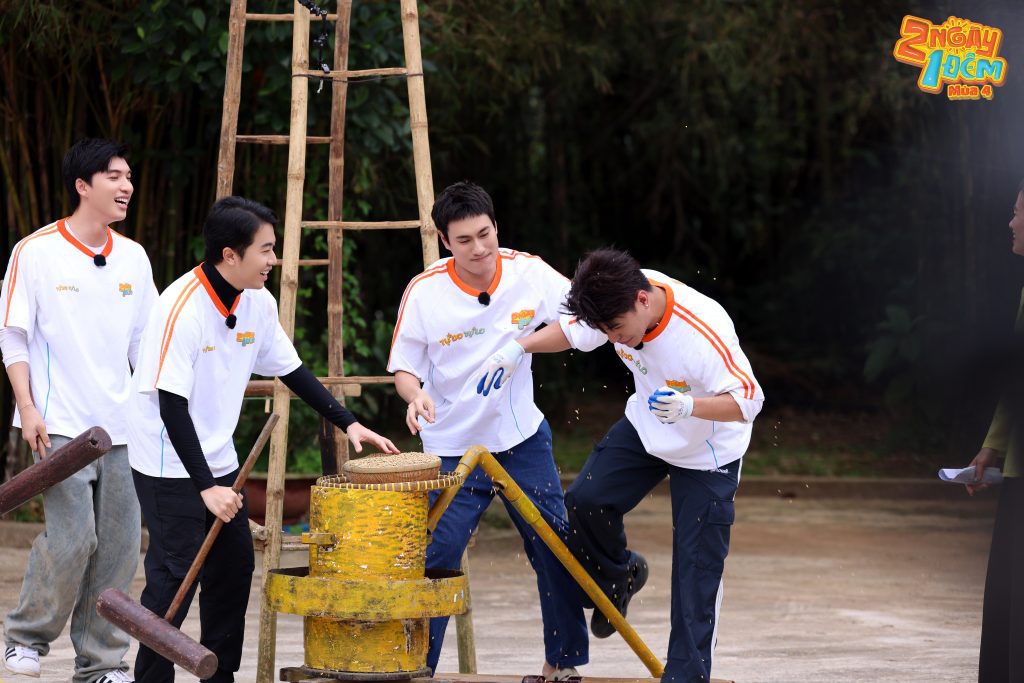 D&agrave;n cast "2 ng&agrave;y 1 đ&ecirc;m" bồi hồi x&uacute;c động với những c&acirc;u chuyện lịch sử tại "V&ugrave;ng đất lửa" Quảng Trị- Ảnh 9.