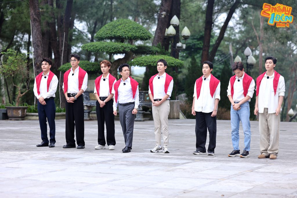 D&agrave;n cast "2 ng&agrave;y 1 đ&ecirc;m" bồi hồi x&uacute;c động với những c&acirc;u chuyện lịch sử tại "V&ugrave;ng đất lửa" Quảng Trị- Ảnh 2.