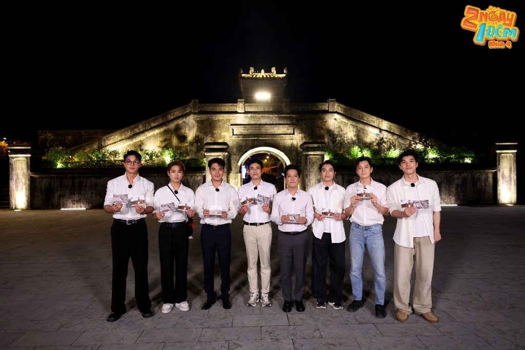 D&agrave;n cast "2 ng&agrave;y 1 đ&ecirc;m" bồi hồi x&uacute;c động với những c&acirc;u chuyện lịch sử tại "V&ugrave;ng đất lửa" Quảng Trị- Ảnh 3.