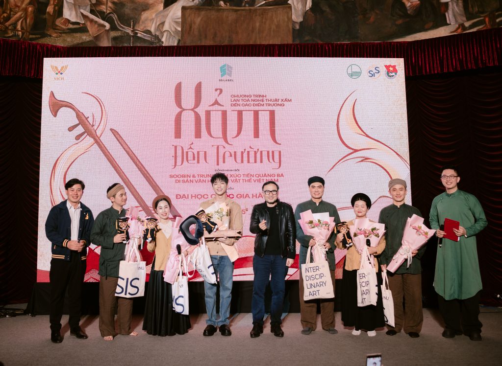 SOOBIN đưa Xẩm cổ truyền đến gần hơn với Gen Z thông qua dự án "Xẩm đến trường"- Ảnh 2. SOOBIN đưa Xẩm cổ truyền đến gần hơn với Gen Z thông qua dự án "Xẩm đến trường"- Ảnh 2.