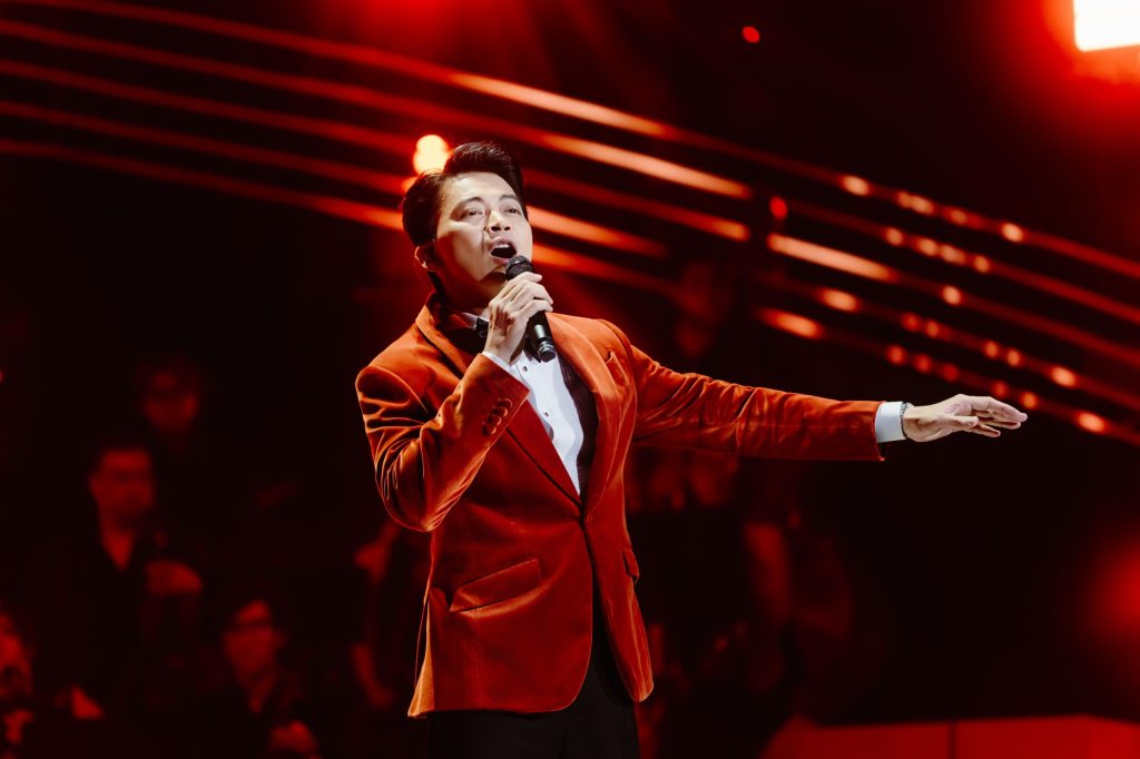 Hương Tr&agrave;m &ldquo;đốt ch&aacute;y&rdquo; s&acirc;n khấu, NSND Tấn Minh, Ho&agrave;ng Quy&ecirc;n hội ngộ L&acirc;n Nh&atilde; tại "NH&Atilde; CONCERT"- Ảnh 1.