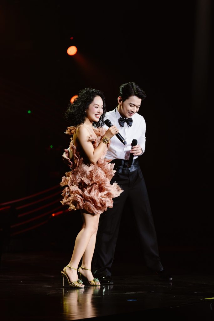 Hương Tr&agrave;m &ldquo;đốt ch&aacute;y&rdquo; s&acirc;n khấu, NSND Tấn Minh, Ho&agrave;ng Quy&ecirc;n hội ngộ L&acirc;n Nh&atilde; tại "NH&Atilde; CONCERT"- Ảnh 6.